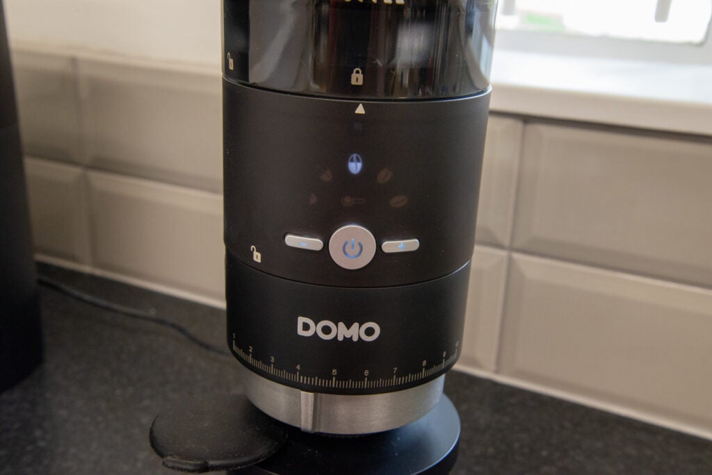 Controles de dispensación del molinillo de café profesional Domo D0715K