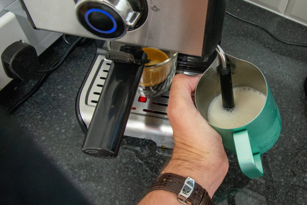 Máquina de café espresso Beko CEP5152 espumado de leche