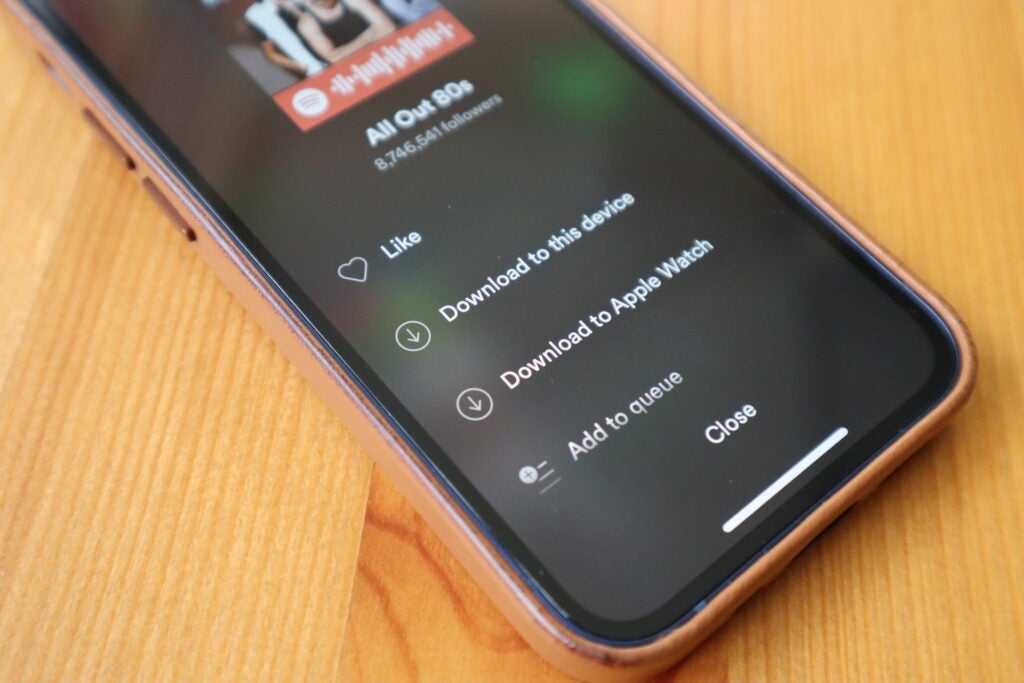 Toque 'descargar a Apple Watch' para comenzar a descargar las canciones