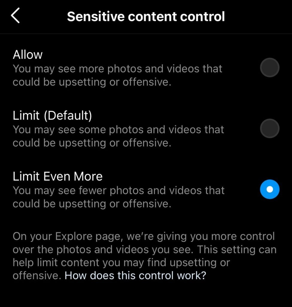 Las opciones que ofrece Instagram con respecto a mantener el contenido sensible fuera de la página de exploración de un usuario.