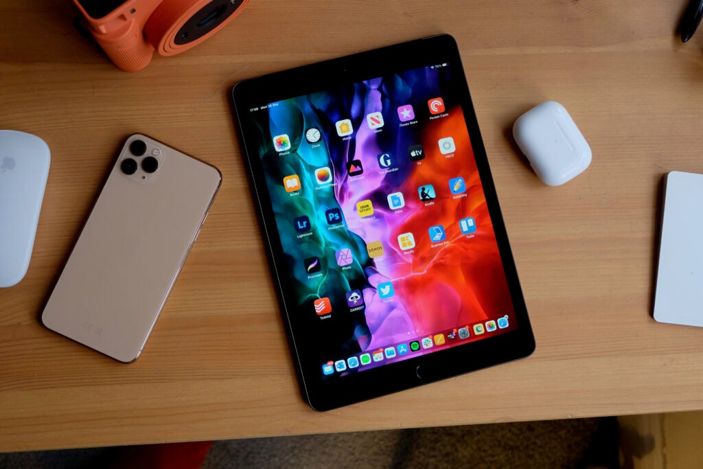 iPad 8 en el escritorio