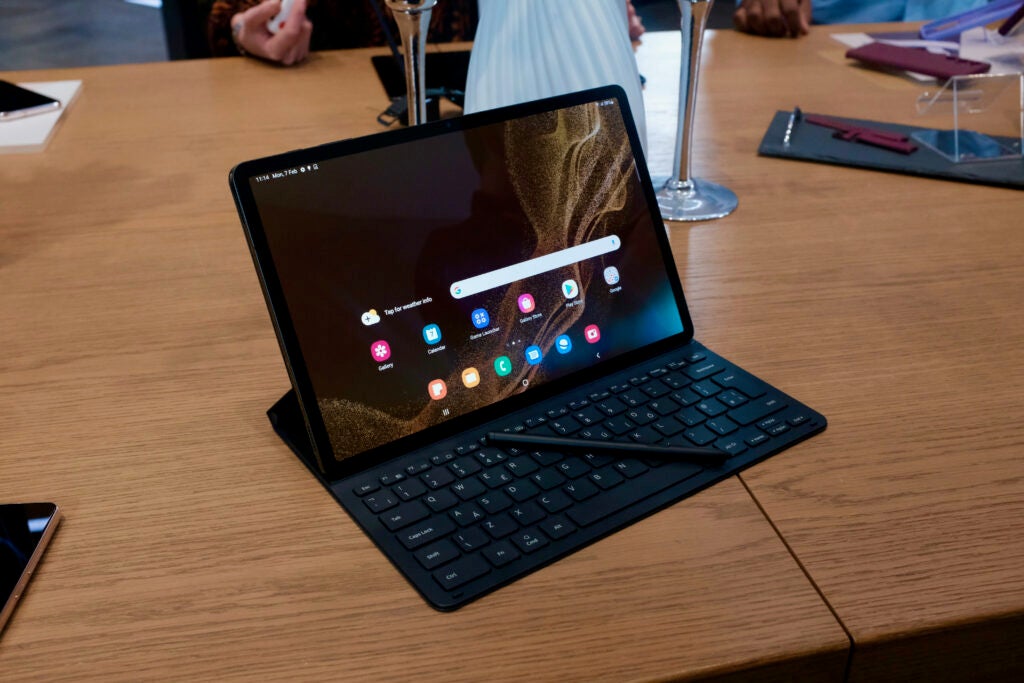 Tablet Samsung Galaxy Tab S8 Plus con teclado