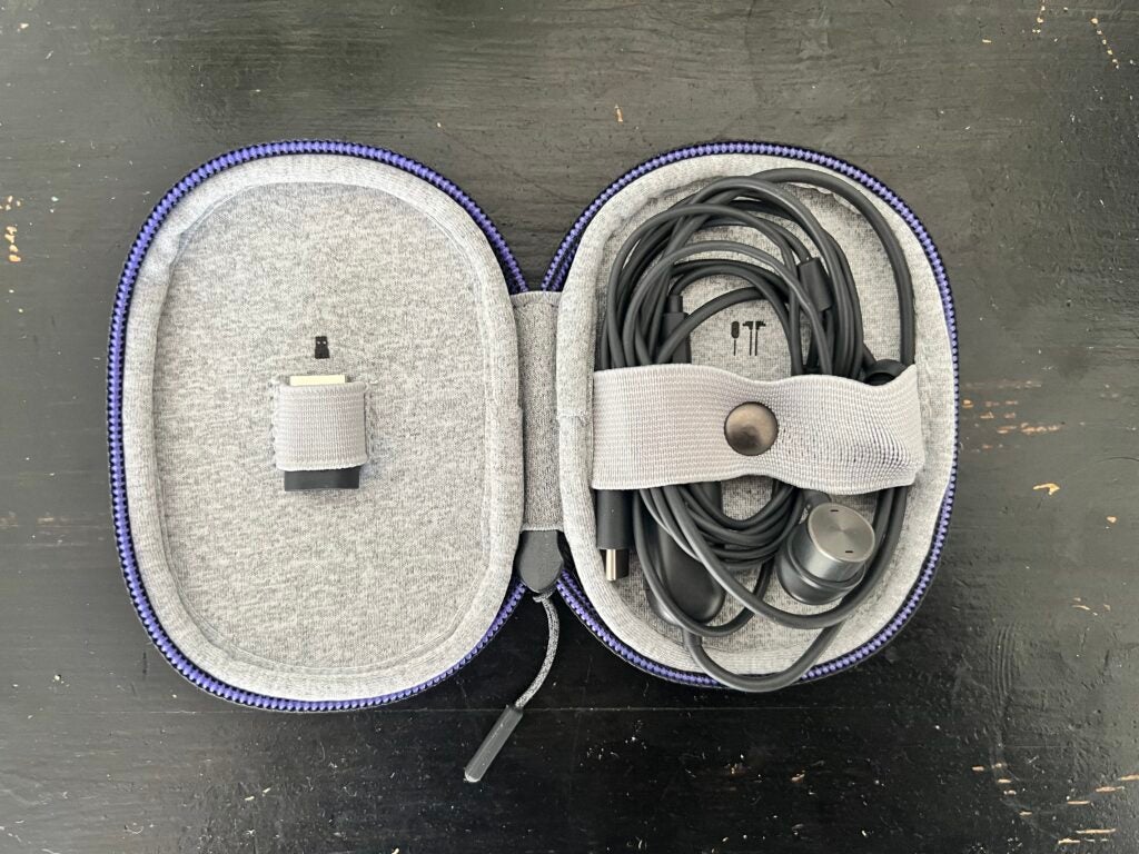 Auriculares Logitech Zone Wired en estuche con puerto USB-A