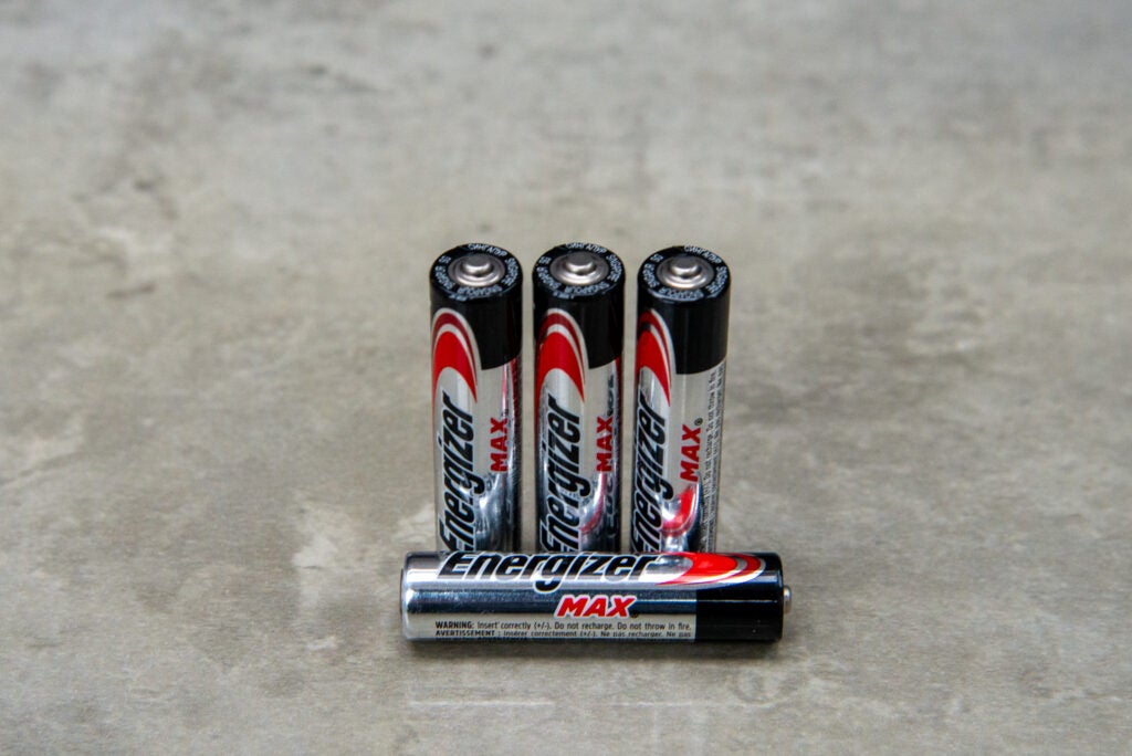 Energizer Max AAA una batería acostado