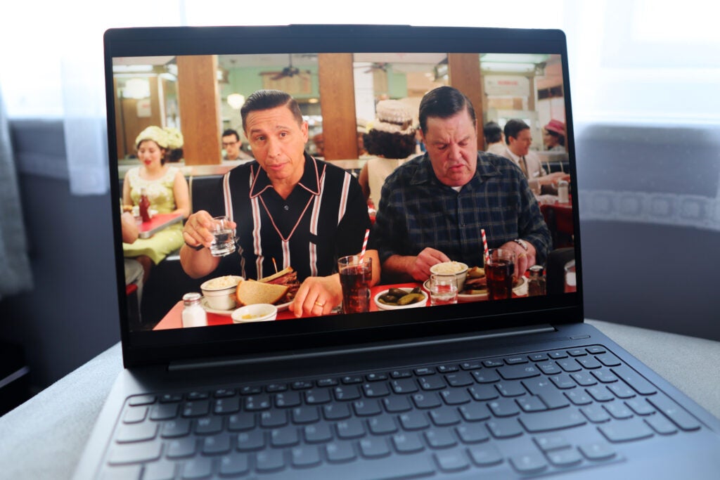 La pantalla de Lenovo IdeaPad 5 Pro mostrando un video
