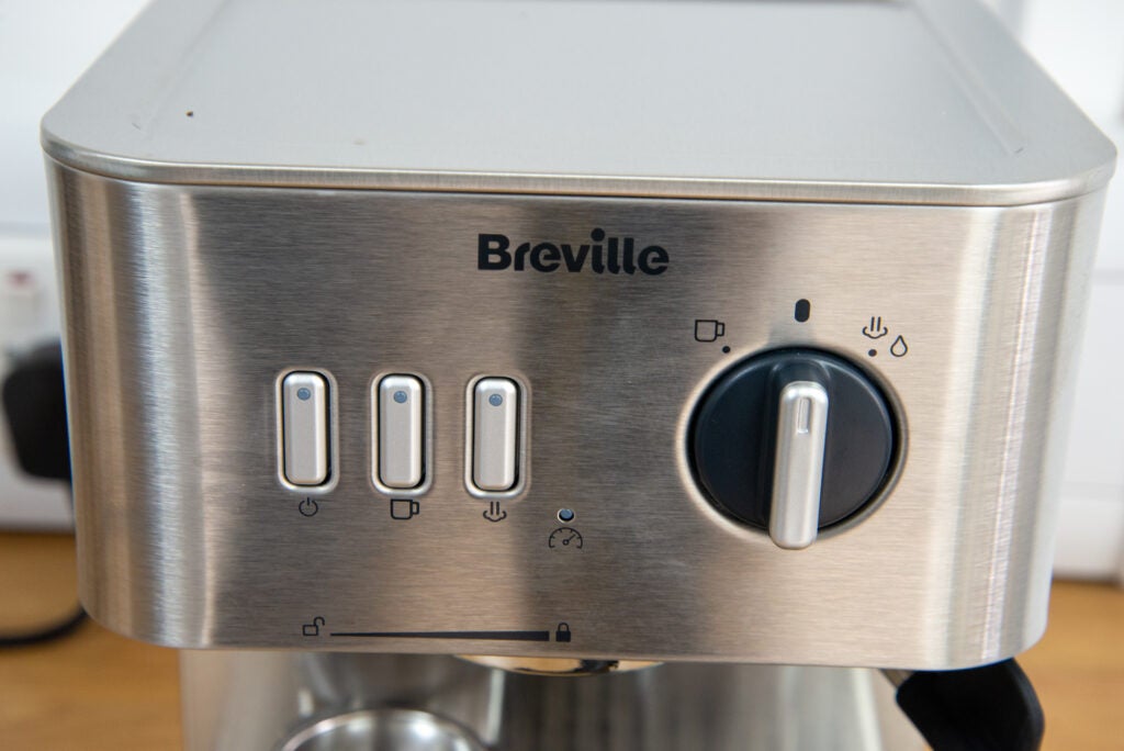 Controles de la máquina de espresso Breville Bijou VCF149