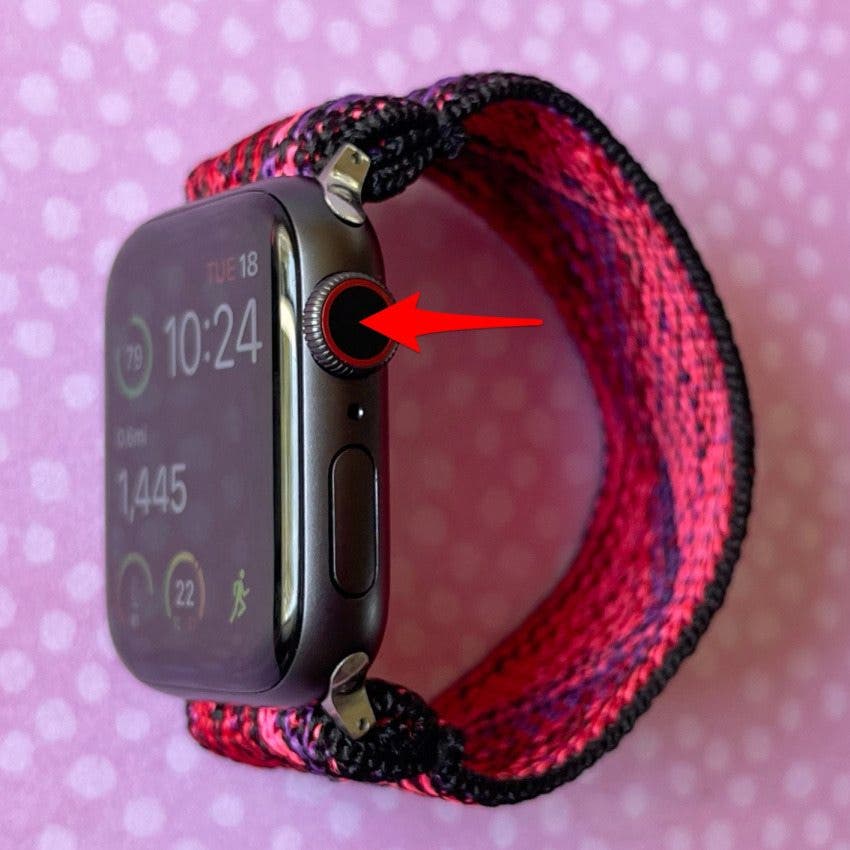 Presiona el botón de Inicio en tu Apple Watch.