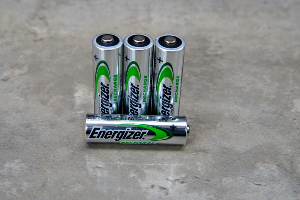 Energizer Recharge Extreme AA 2300mAh una batería acostado