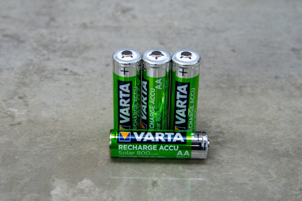 Varta Recharge Accu Solar 800mAh una batería acostado