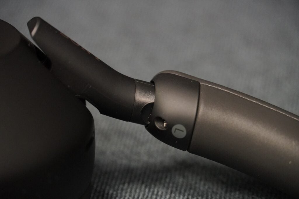 Diseño de deslizador de auriculares Sony WH-1000XM5