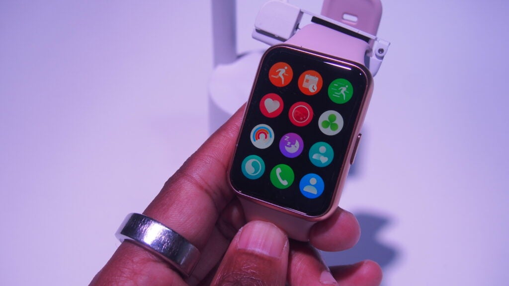 Pantalla de Huawei Watch Fit 2 que muestra la pantalla de inicio y las aplicaciones