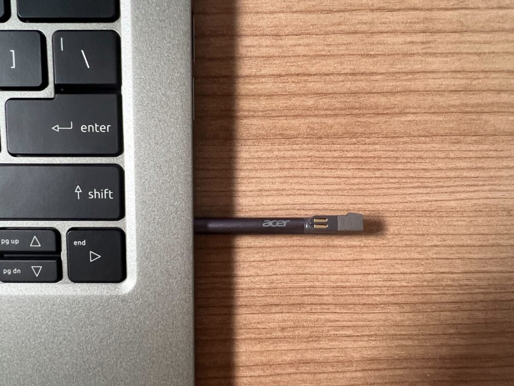 El lápiz óptico a la mitad del Acer spin 5