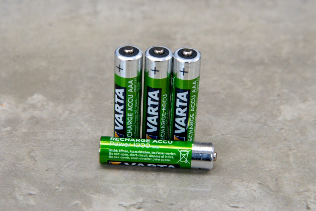 Varta Recharge Accu Power 1000mAh una batería acostado