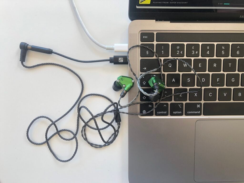 Periodic Audio Rhodium conectado a macbook