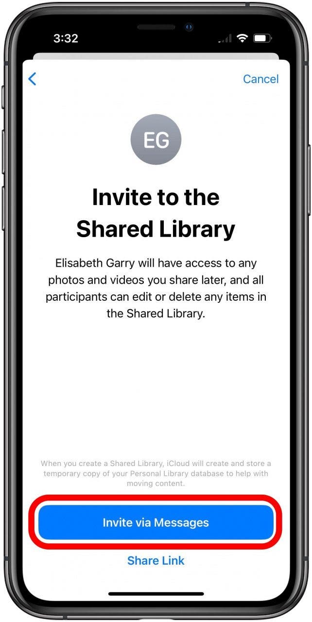 Configuración de la biblioteca de fotos compartida en la pantalla Invitar a la biblioteca compartida con el botón Invitar a través de mensajes marcado.