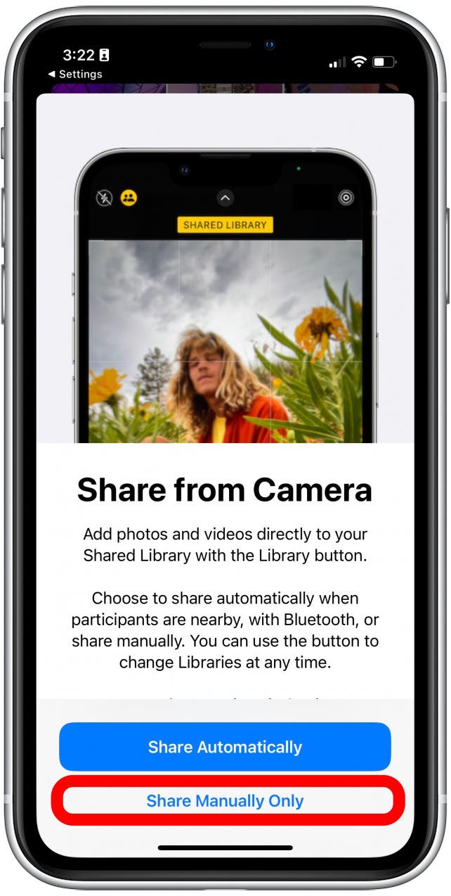 Luego, para evitar que las fotos que tome vayan automáticamente a la Biblioteca compartida cuando los participantes estén cerca, toque Compartir solo manualmente.