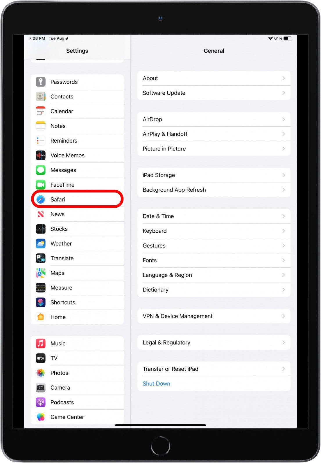 Ajustes del iPad con la opción Safari marcada.