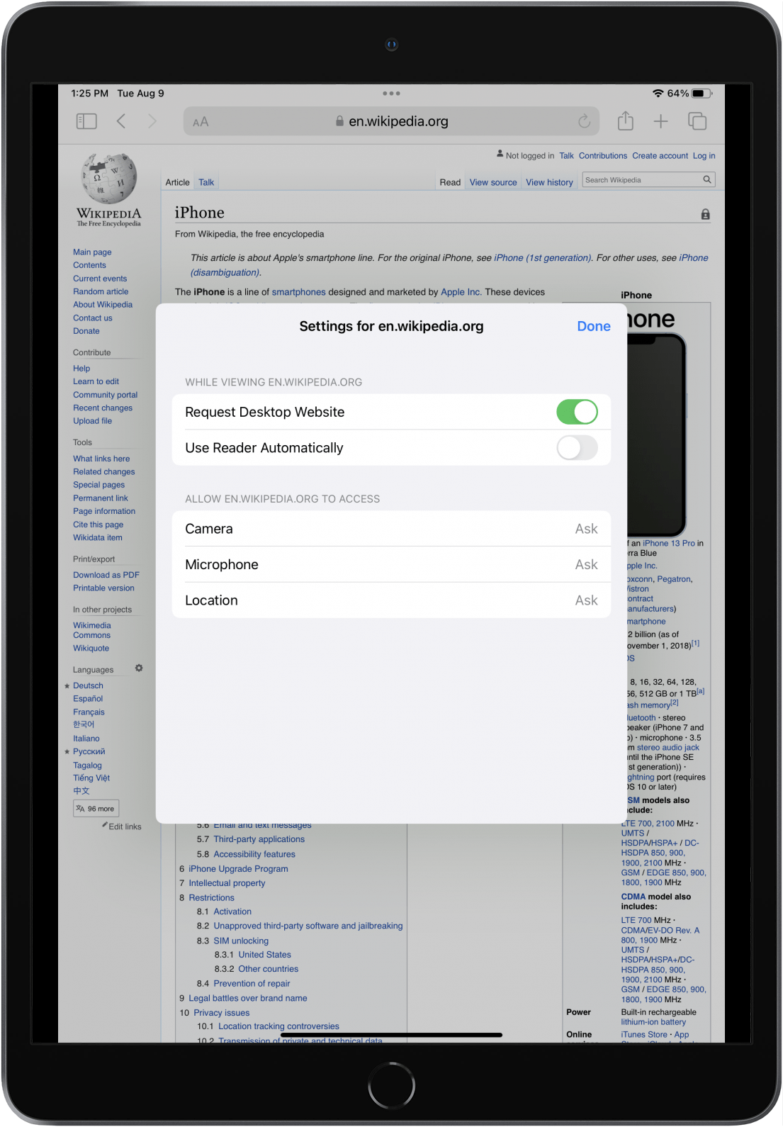Safari en iPadOS con el menú Configuración del sitio web abierto.