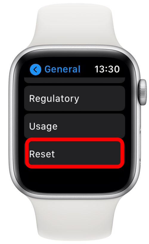 Desplácese hacia abajo y toque Restablecer en Apple Watch