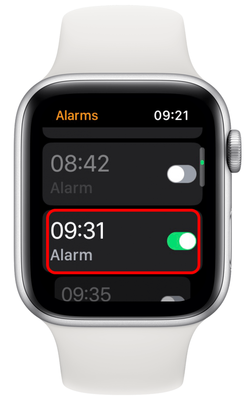 abra la aplicación Alarma en su reloj y asegúrese de que su alarma esté en la lista