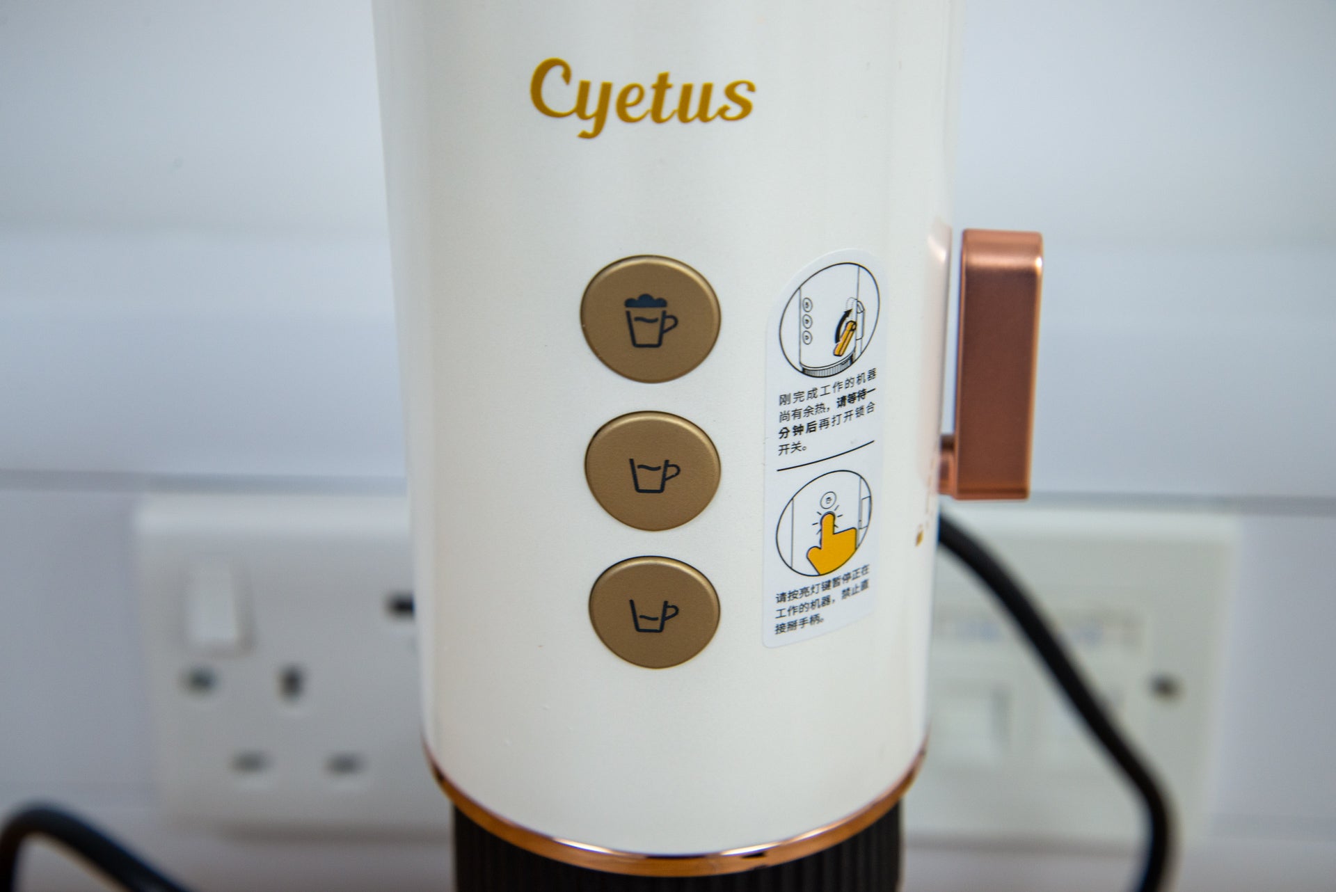Controles de la máquina de café expreso de calentamiento instantáneo Cyetus Mini 4 en 1