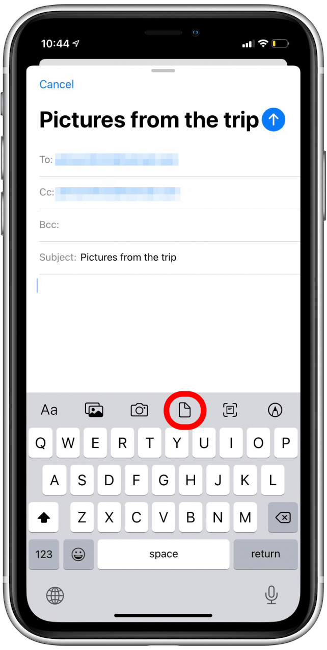 Toque el icono del documento para adjuntar un documento de iCloud al correo electrónico