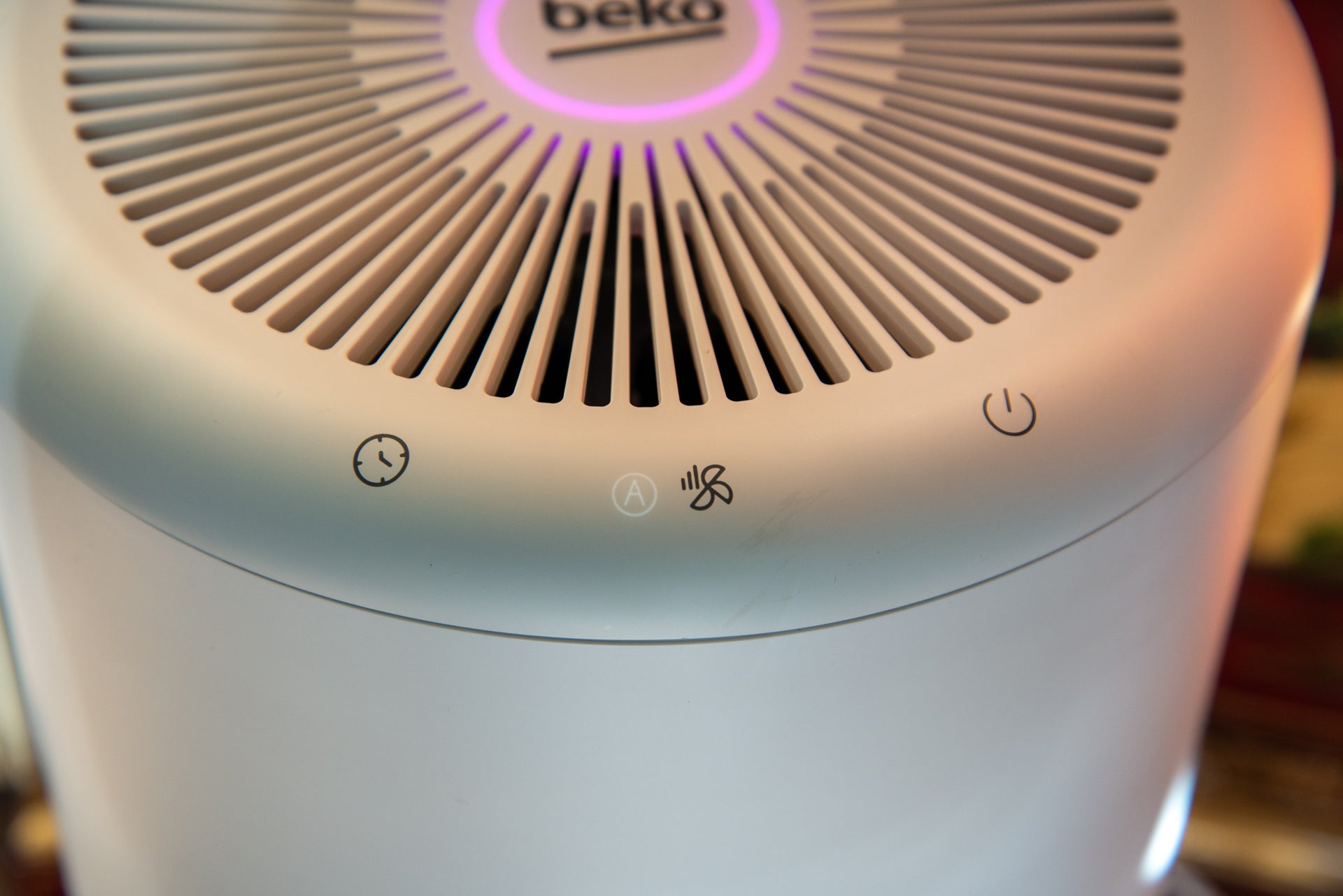 Purificador de aire Beko con filtro HEPA y controles HygieneShield ATP6100I