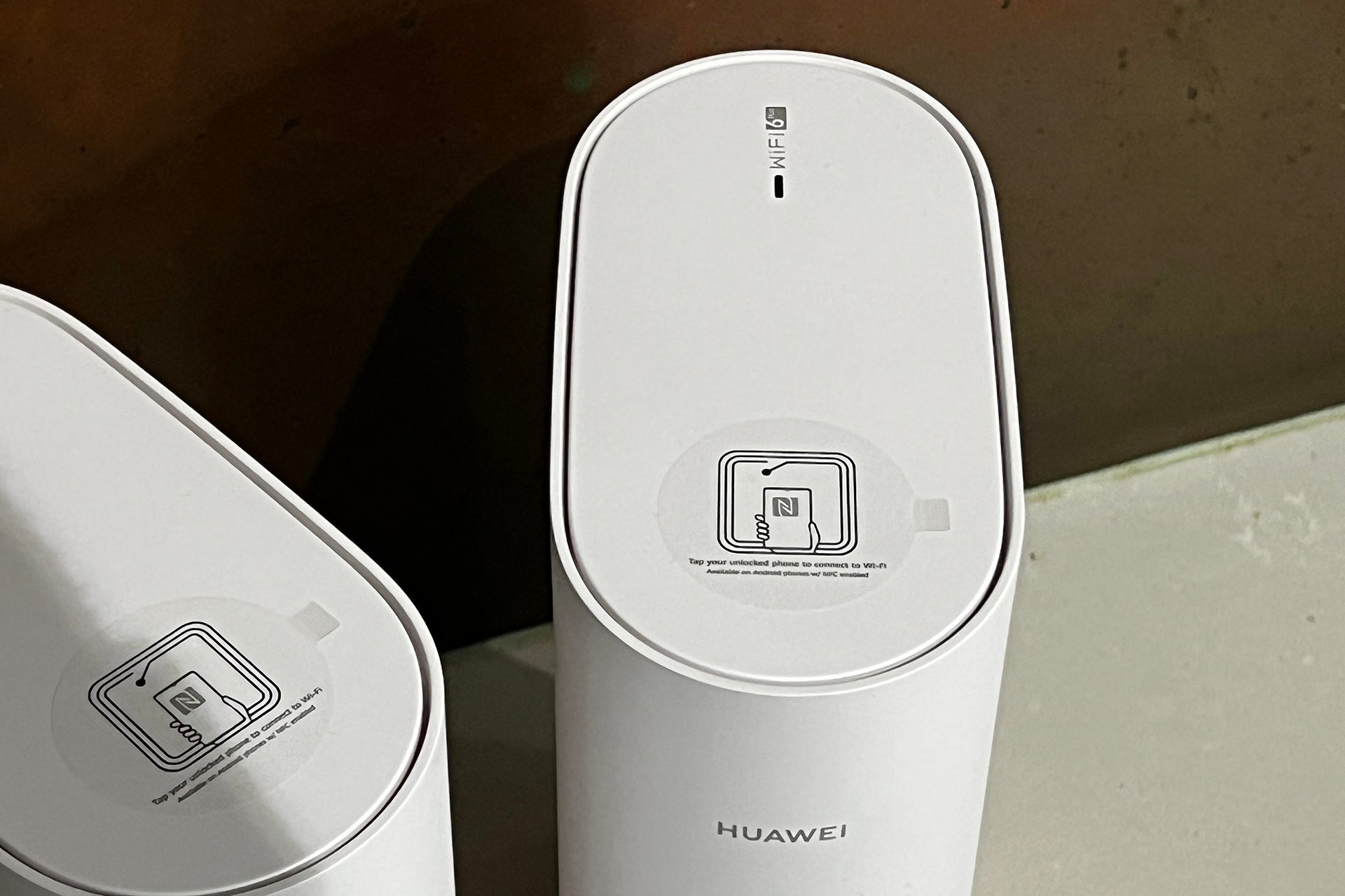 Las etiquetas NFC del Huawei WiFi Mesh 7