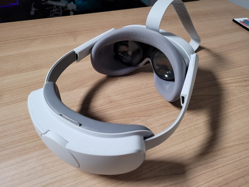 Auriculares de realidad virtual Pico 4