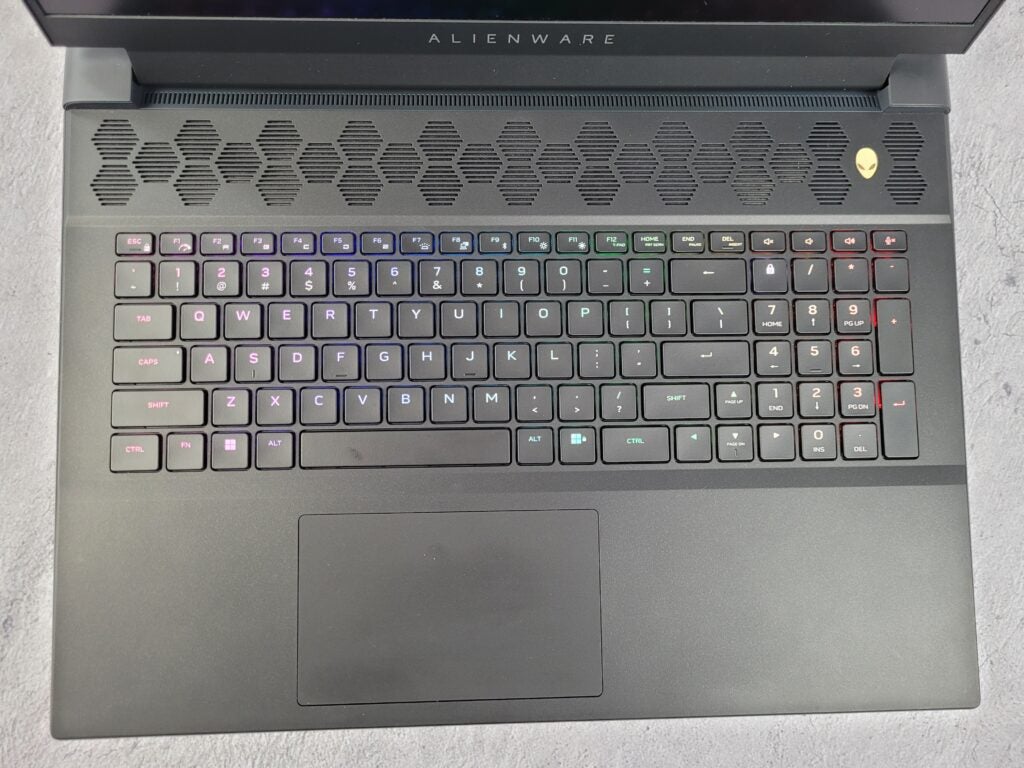 Una mirada al teclado Alienware m18