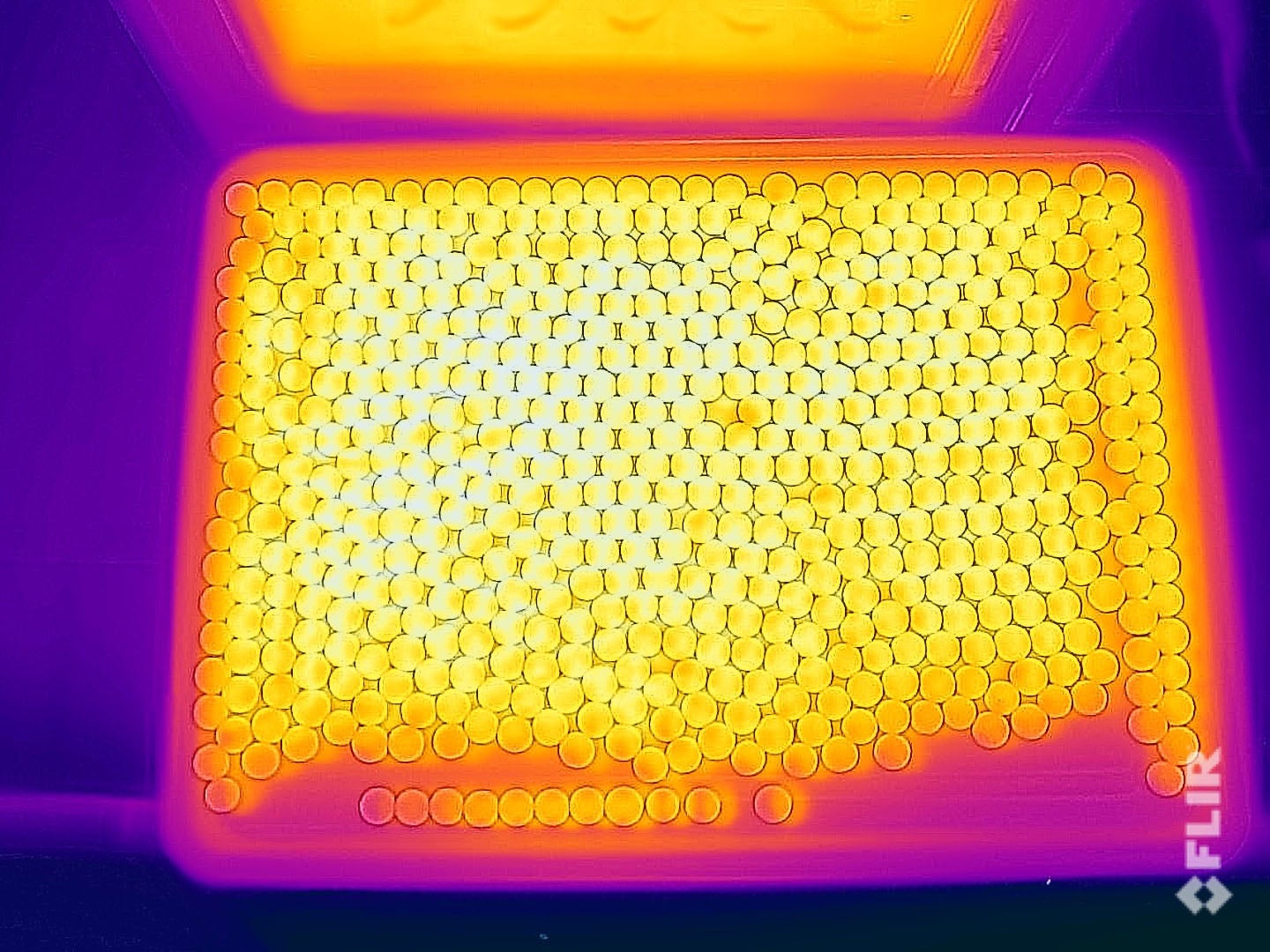 Imagen térmica del estante medio Whirlpool W11I OM1 4MS2 H