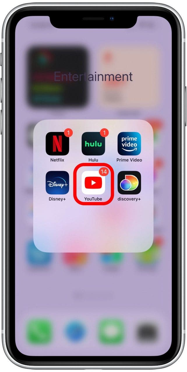 Abra YouTube u otra aplicación desde la que desee transmitir: cómo reflejar la pantalla del iPhone en la TV