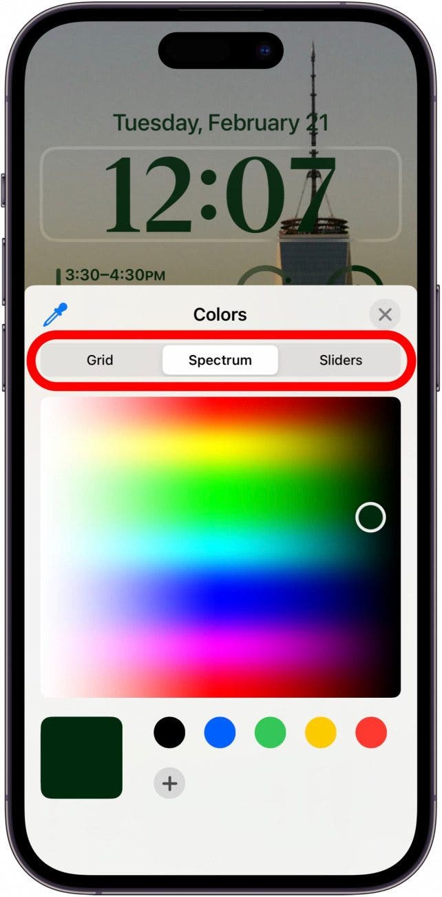 Puede usar una cuadrícula de colores, un espectro o controles deslizantes para seleccionar el color deseado.