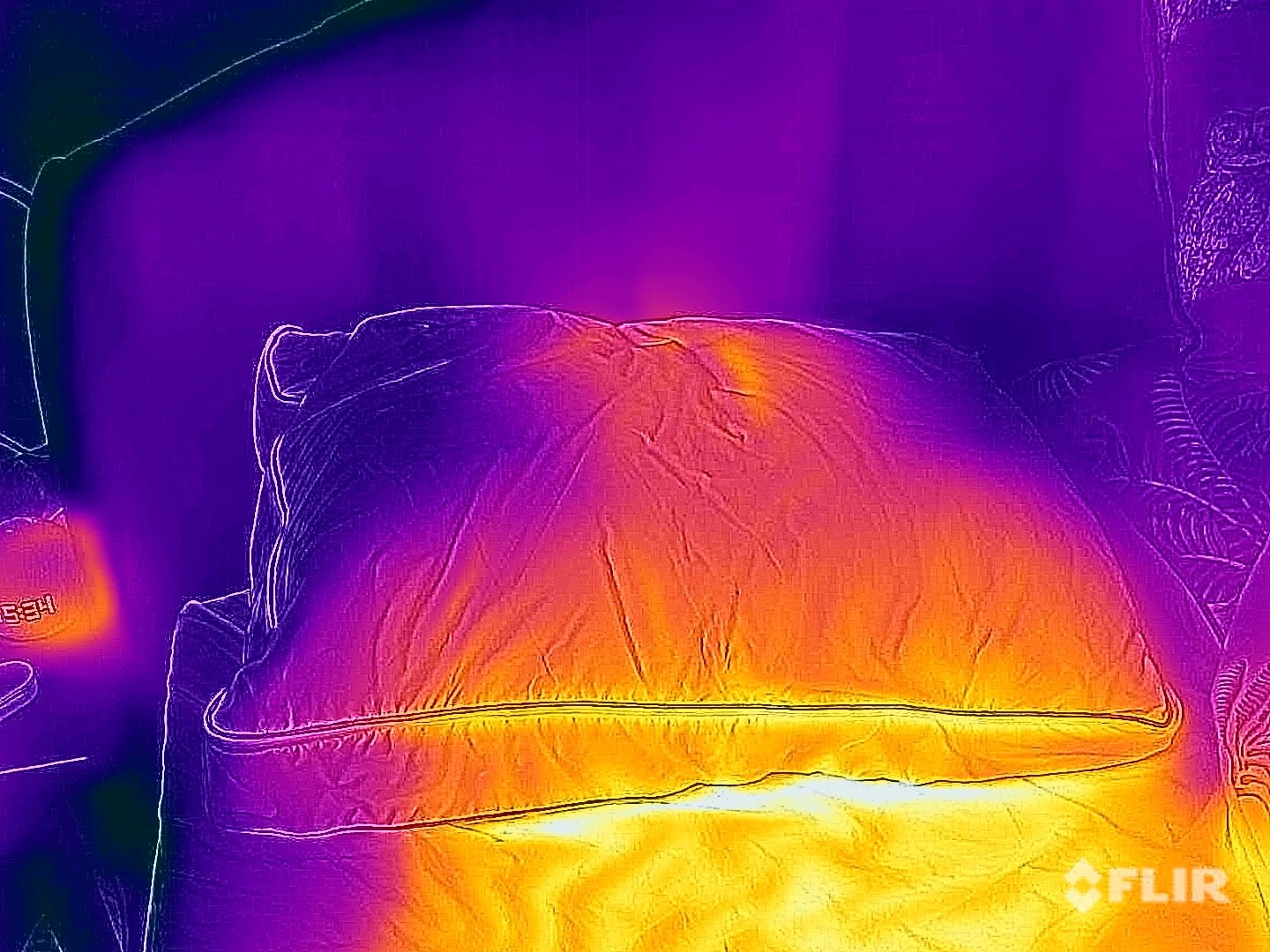 Calor de la almohada de microfibra Emma Premium después de un minuto