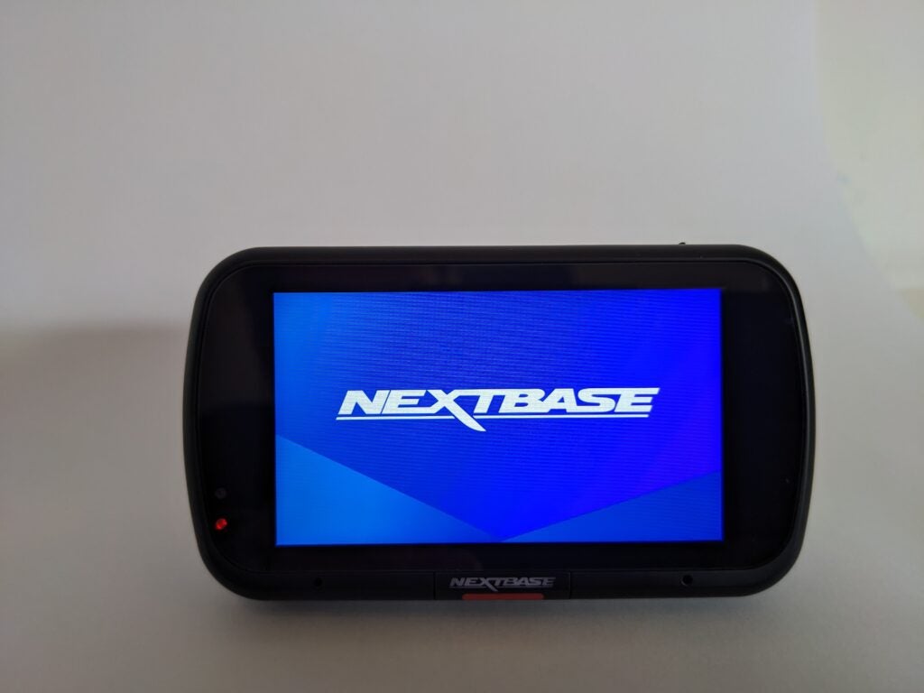 NextBase 622GW sobre mostrador