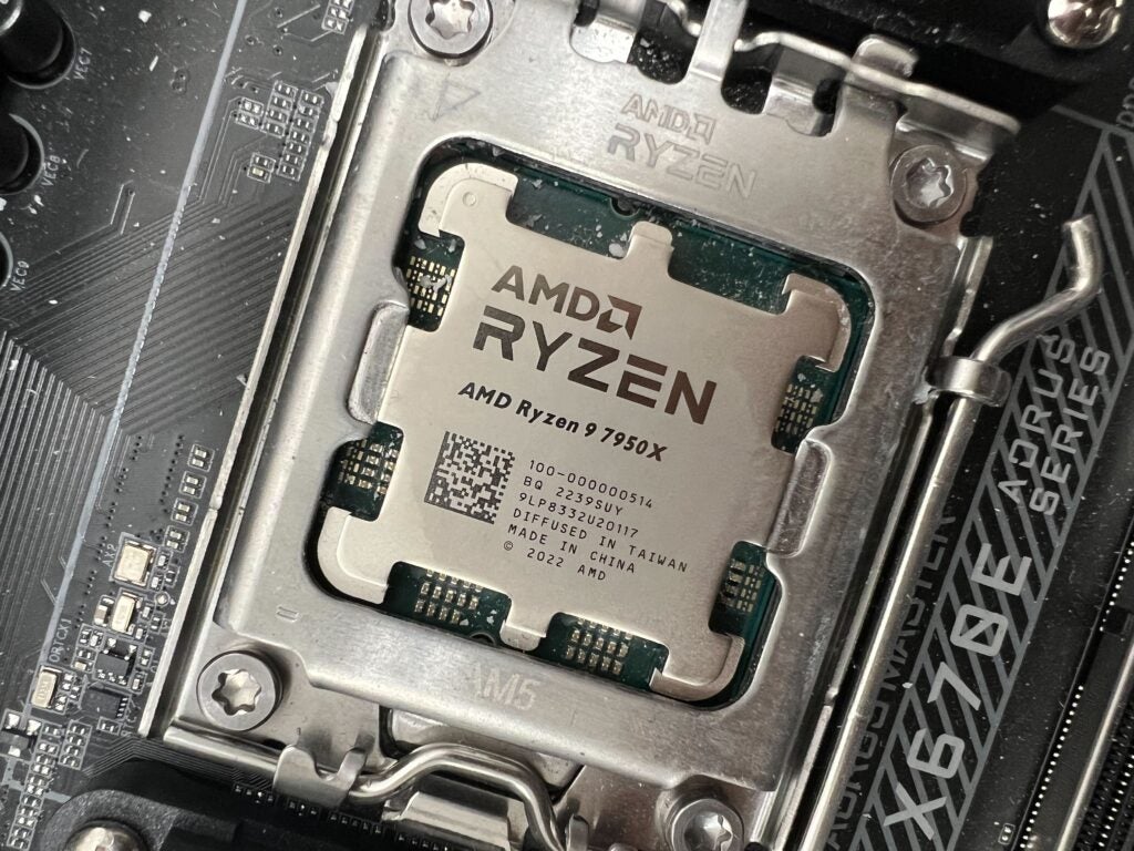 Procesador AMD Ryzen 9 9750X en la unidad