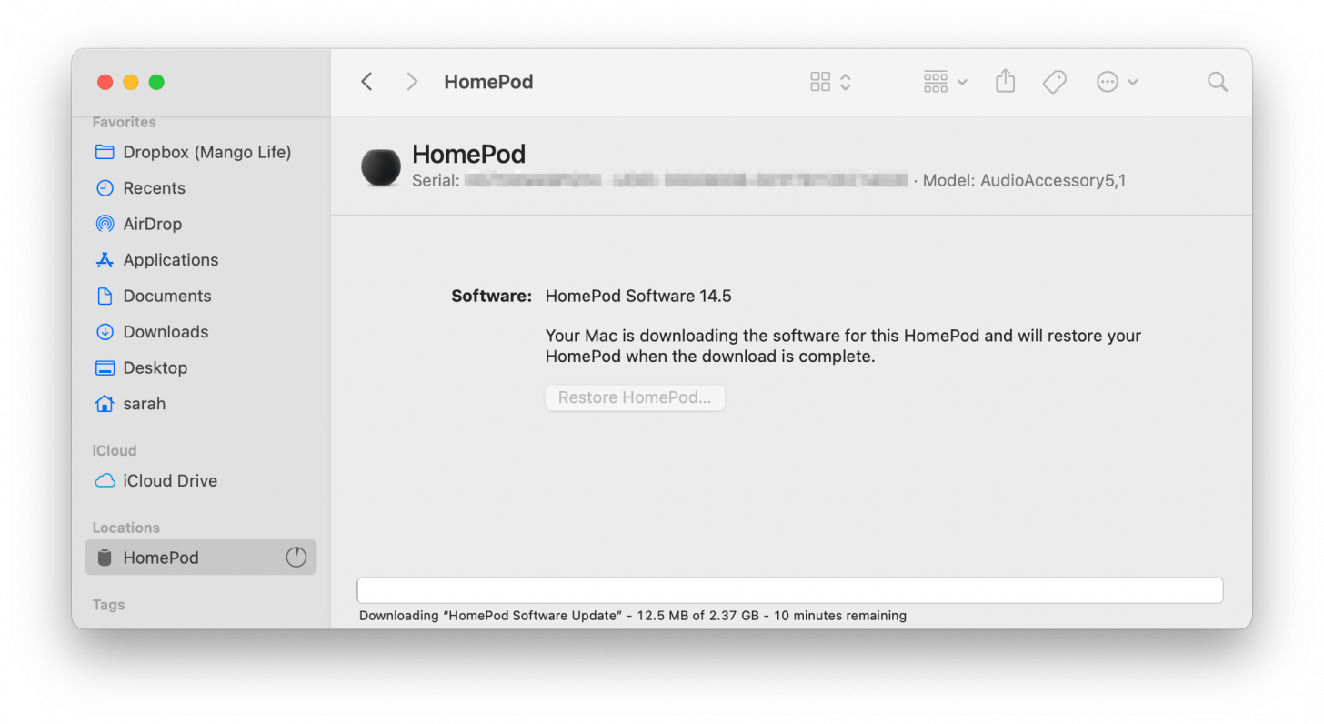 Restablezca HomePod mini conectándose a Mac mediante un cable USB-C