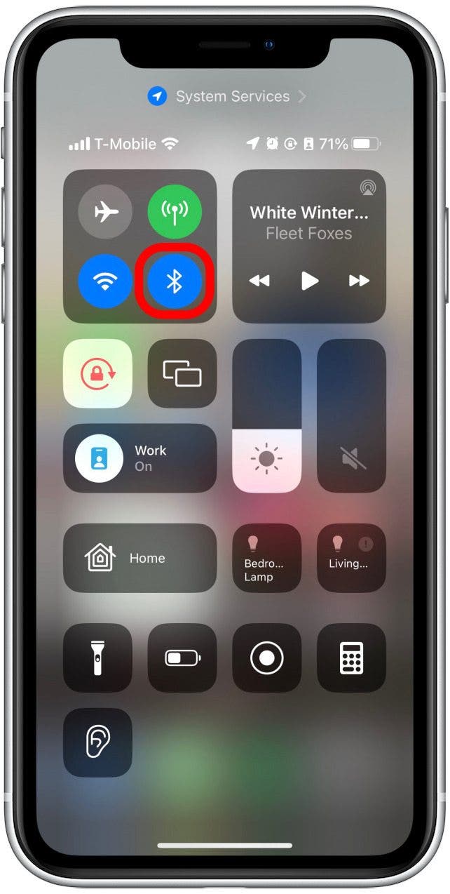 Toque el icono de Bluetooth nuevamente para que se vuelva azul, lo que indica que Bluetooth está activado.