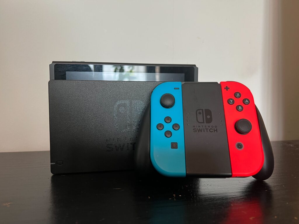 Base y mandos de Nintendo Switch