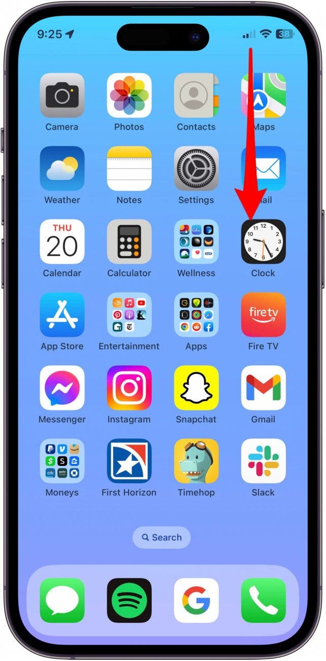Desde la pantalla de inicio de tu iPhone, deslízate hacia abajo desde la parte superior derecha.