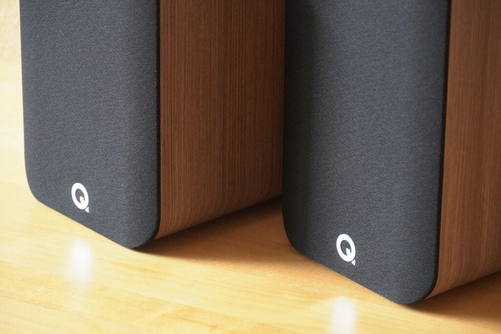 Logotipos de Q Acoustics 5020