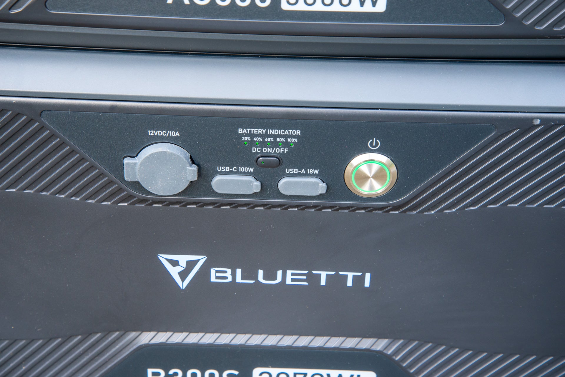 Bluetti AC500 + B300S Home Battery Puertos de batería de respaldo