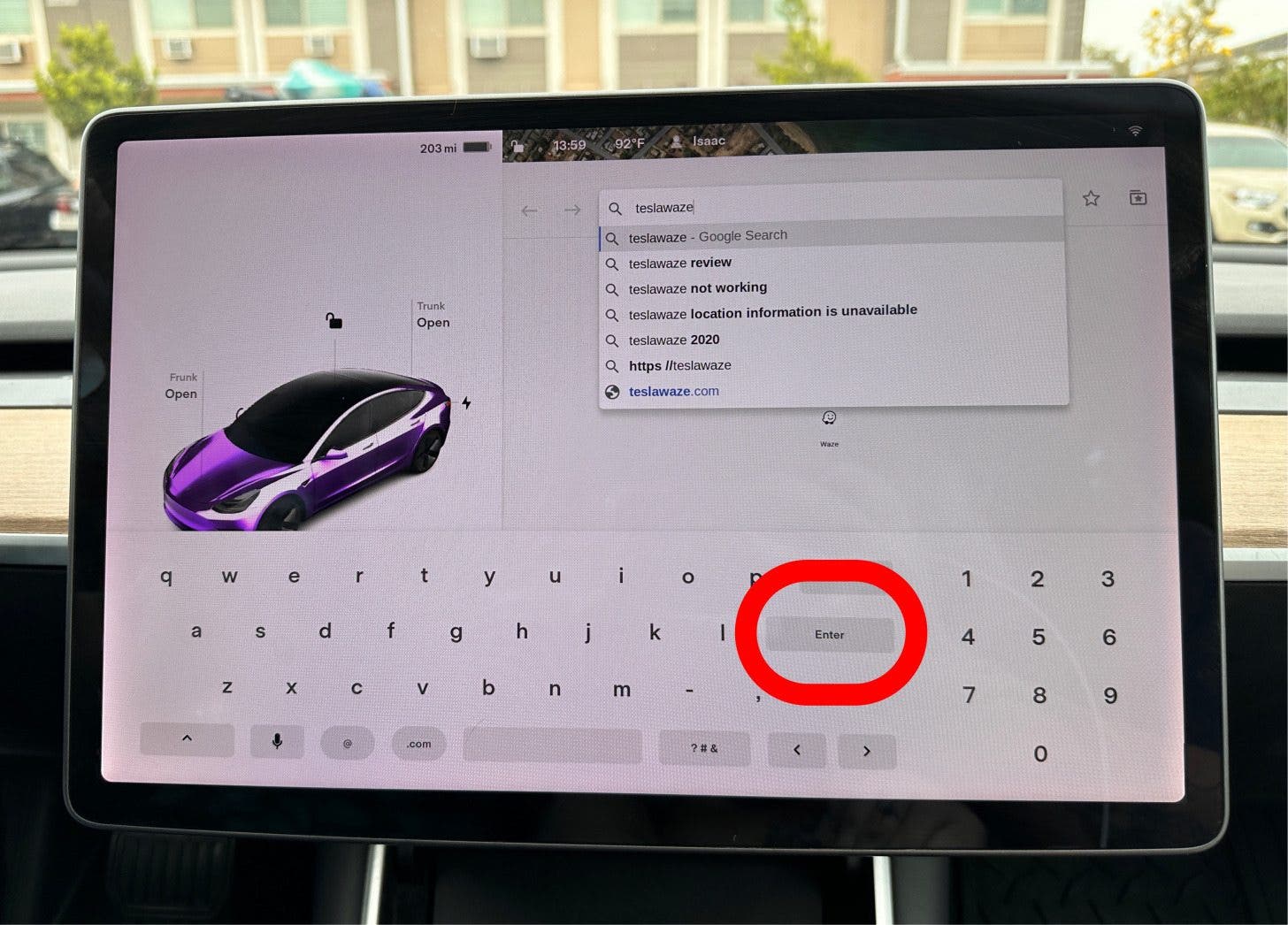 Escribe Tesla Waze en la barra de búsqueda, luego presiona Enter.