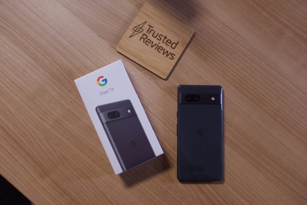 Google Pixel 7a de nuevo en Charcoal y en caja