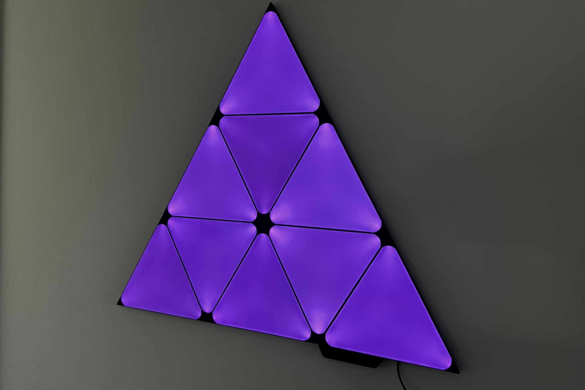 Nanoleaf Shapes Edición Limitada Ultra Black Triángulos iluminados