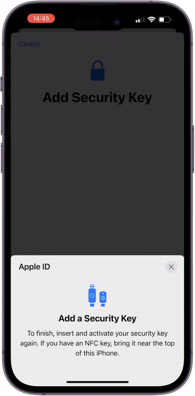 Inserte o sostenga su clave de seguridad en su iPhone nuevamente