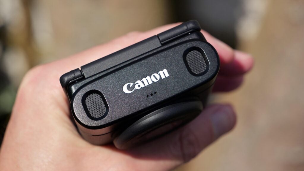 Los micrófonos integrados de la Canon PowerShot V10