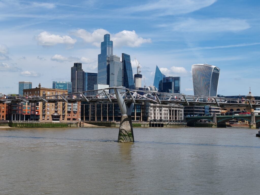 Una mirada a la City de Londres, cortesía del Honor 90
