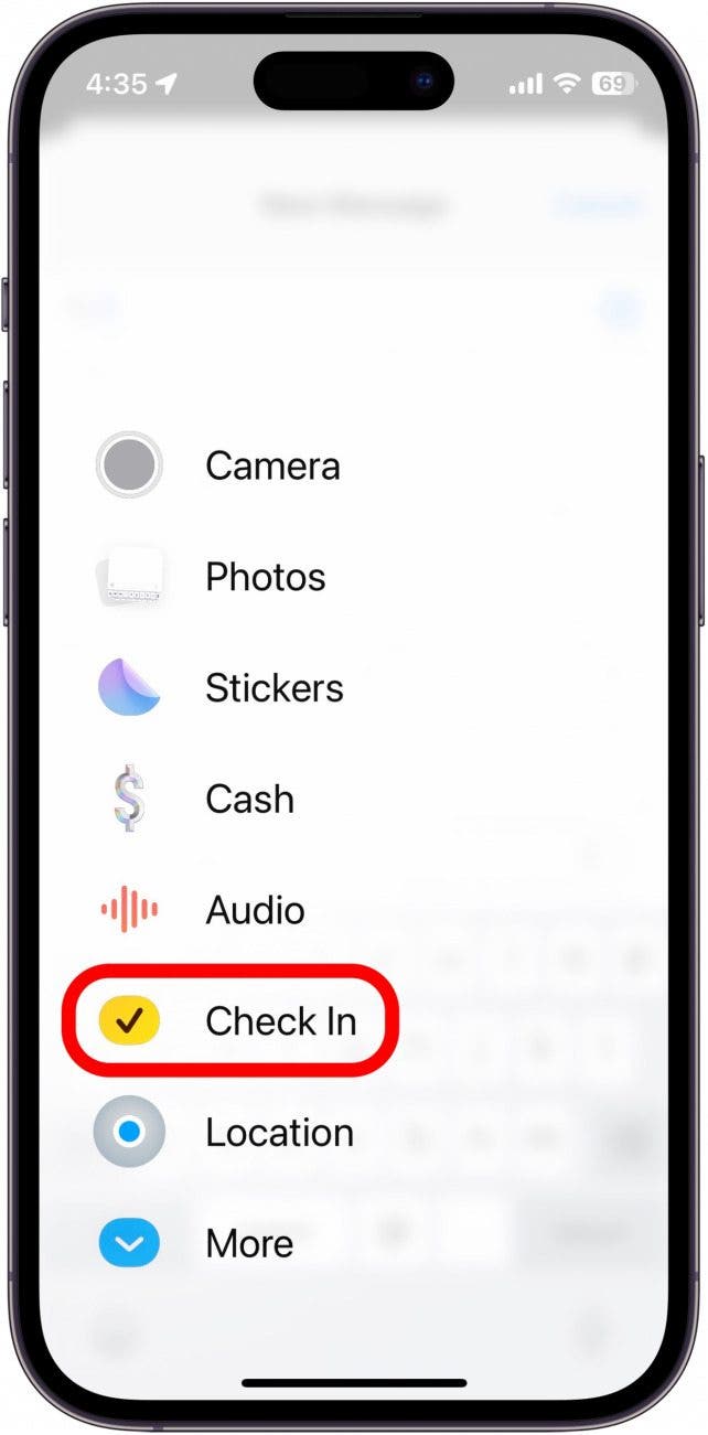 lista de aplicaciones de mensajes de iPhone con la aplicación de registro en un círculo rojo