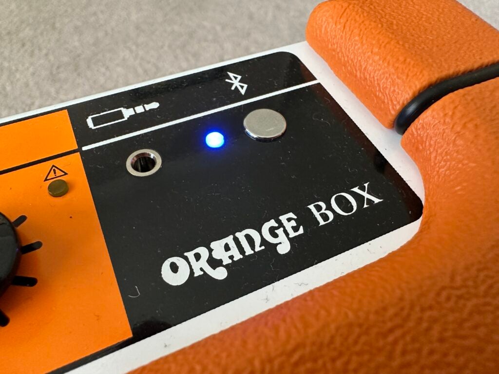 Conexión de entrada de caja naranja